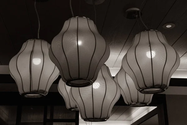 Lampe Dans Pièce Vide Lampes Rétro Avec Abat Jour Géométriques — Photo