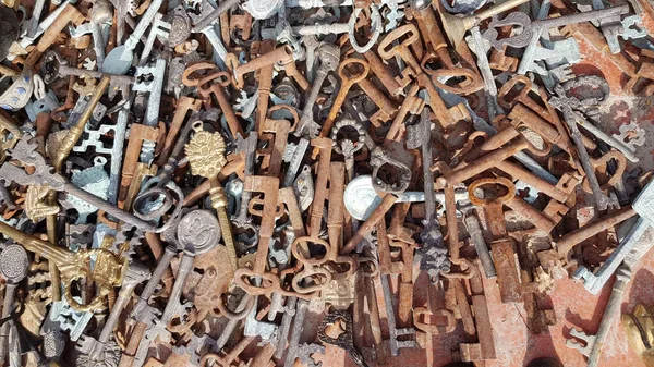 Ongewoon Gevormde Vintage Sleutels Gemaakt Door Metalen Gieten Van Geel — Stockfoto