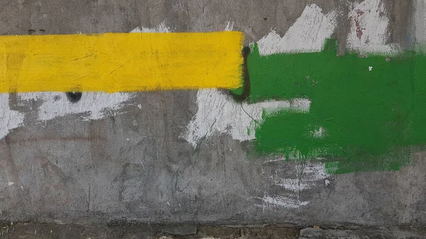 Старая Грубая Цементная Стена Прямоугольными Пятнами Желтых Зеленых Пятен Абстрактный — стоковое фото