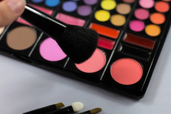 Eyeshadow Palette. Decorative cosmetics. Makeup brushes — Stock Photo, Image