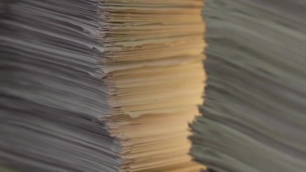 Vecchi Documenti Aziendali Sono Archiviati Mucchio Nell Archivio Vecchi Bilanci — Video Stock