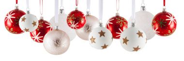 Noel baubles üst üste beyaz arka plan üzerinde izole
