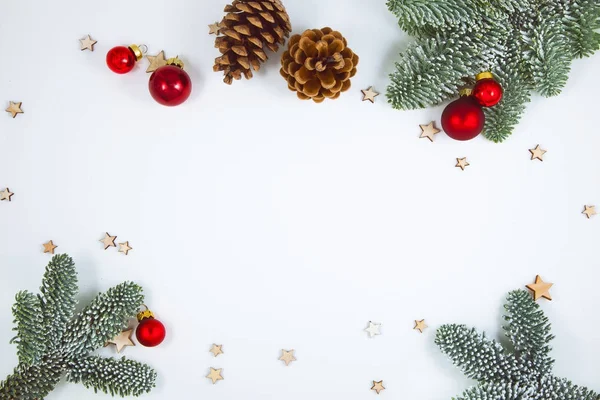 Weihnachtsdekoration Auf Weiß Kann Als Hintergrund Für Weihnachtsgrüße Verwendet Werden — Stockfoto