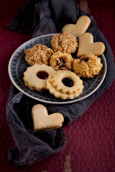 Бабусине Смачне Різдвяне Печиво Прикрашене Кухонному Столі Стокове Зображення