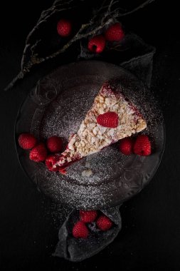 Ahududu, atış, rustik studio ile lezzetli sulu ahududu tart arka plan olarak kullanılabilir 
