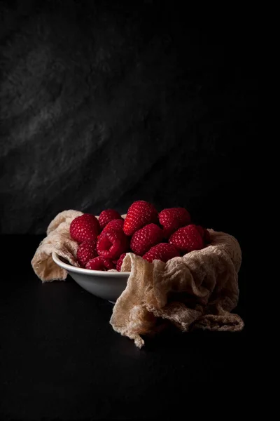 Leckere Saftige Himbeertorte Mit Himbeeren Rustikaler Studioschuss Kann Als Hintergrund — Stockfoto