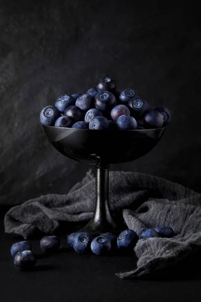 Bleuets Mûrs Frais Sur Une Serviette Une Plaque Ardoise Table — Photo