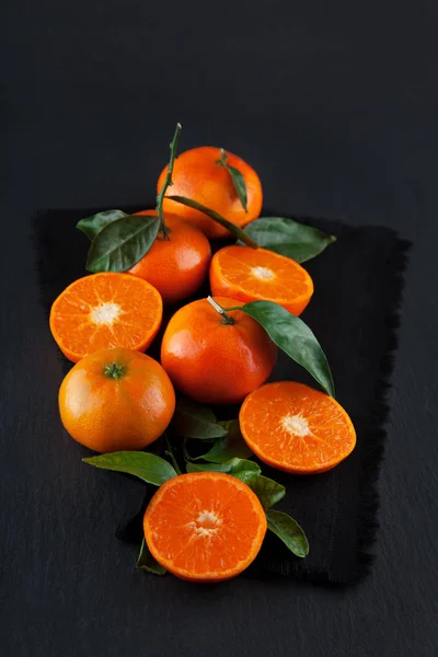 Mandarinas Maduras Frescas Fotografía Alimentos Rústicos Mesa Cocina Placa Pizarra —  Fotos de Stock