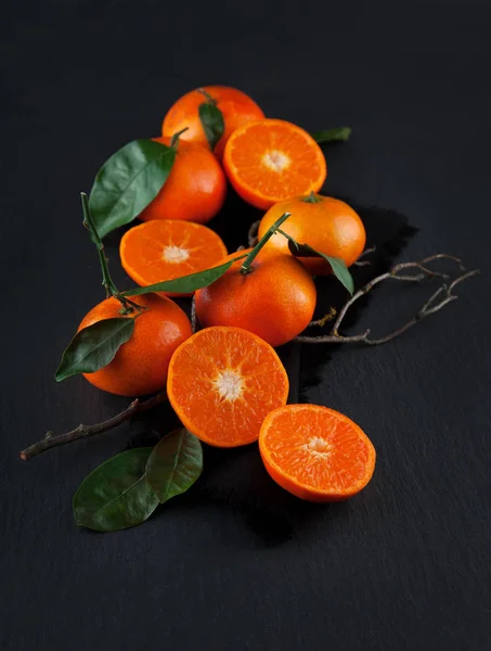 Mandarinas Maduras Frescas Fotografía Alimentos Rústicos Mesa Cocina Placa Pizarra —  Fotos de Stock