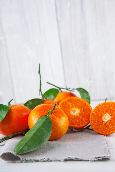 Fresh Ripe Tangerines Rustic Food Photography White Wood Plate Kitchen — Stock Photo, Image
