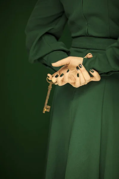 Beautiful Woman Figure Dark Green Dress Holding Vintage Keys Hands — Stock Photo, Image