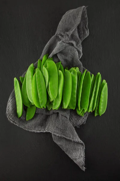 Fresh Green Kaiser Peppers Dark Slate Kitchen Plate Rusty Shabby — Stock Photo, Image