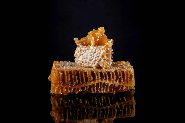 Bright Honeycombs Honey Reflecting Black Background Rustic Food Photography — Stock Photo, Image