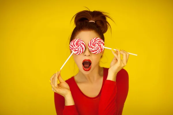 Beautiful Funny Woman Red Yellow Holding Two Swirl Lollipops — Stock Photo, Image