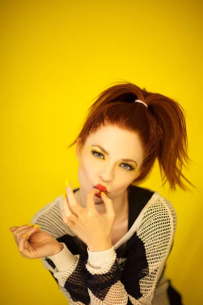 Beautiful Young Woman Red Yellow Fashion Portrait Perfect Make Enjoying — Stock Photo, Image