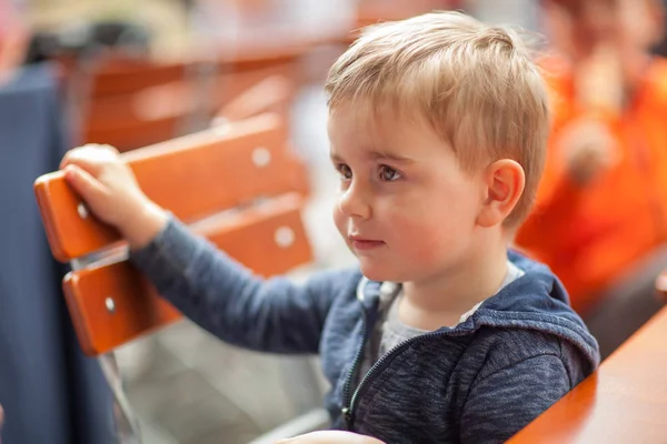 Little Boy Sitting Table Park Listening Someone Orange Blue Colors — Stock Photo, Image