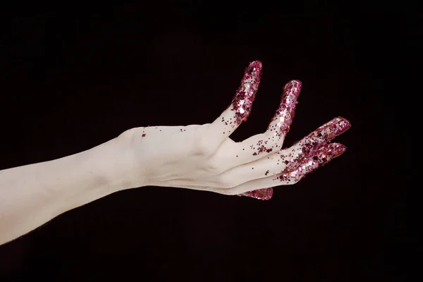 Belle Mani Donna Con Glitter Rosa Davanti Sfondo Nero — Foto Stock