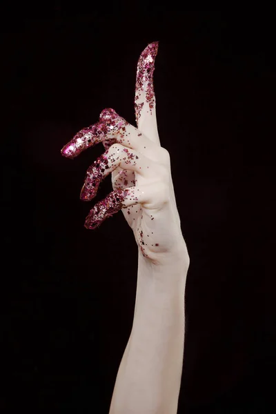 Красиві Жіночі Руки Рожевим Блиском Перед Чорним Тлом — стокове фото