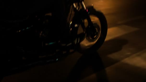 沥青路面的摩托车飞驰 — 图库视频影像