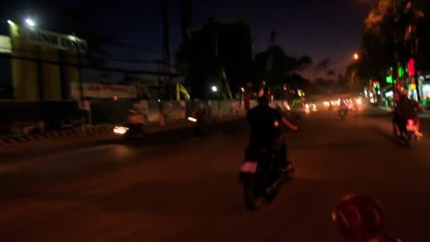 Mannen rusar på motorcykel — Stockvideo