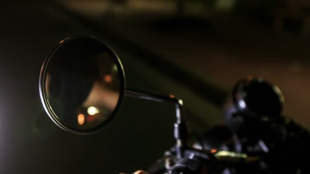 Reflection of guy in motorcycle mirror — Stock Video