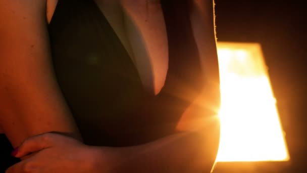 Fată în rochie de cocktail — Videoclip de stoc