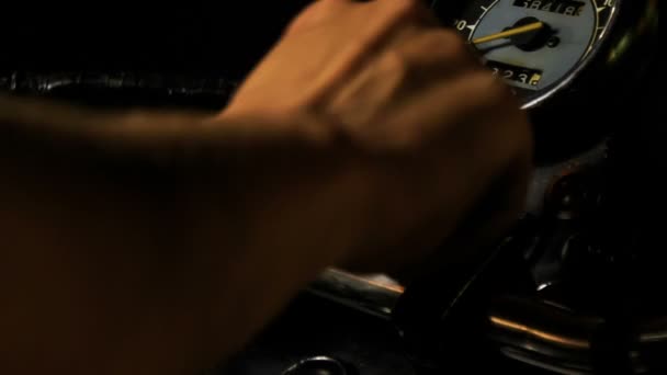 Handschalter am Motor des Motorrads — Stockvideo