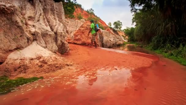 Senior man in Vietnam — Stock video