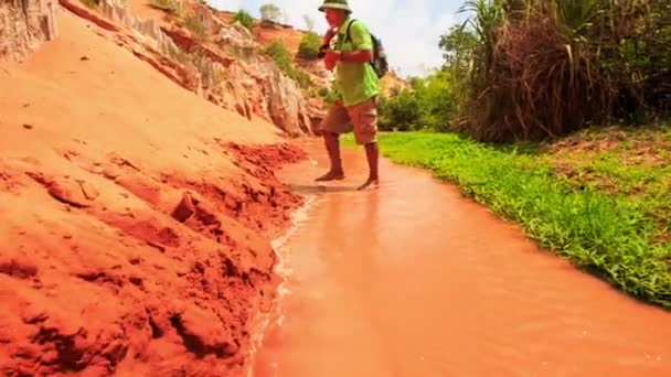 Hombre mayor en Vietnam — Vídeos de Stock