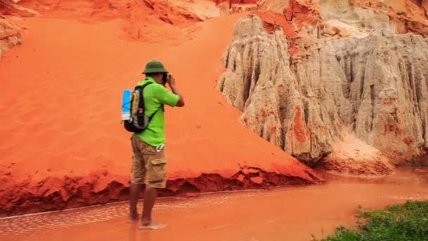 Hombre mayor en Vietnam — Vídeos de Stock