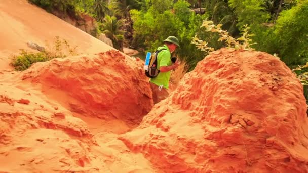 Senior man in Vietnam — Stock video