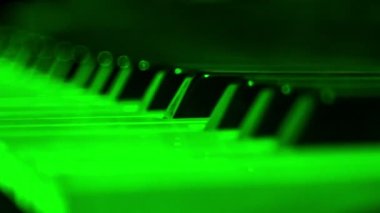 Elektrikli piyano tuşları