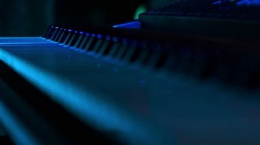 Elektrikli piyano tuşları 