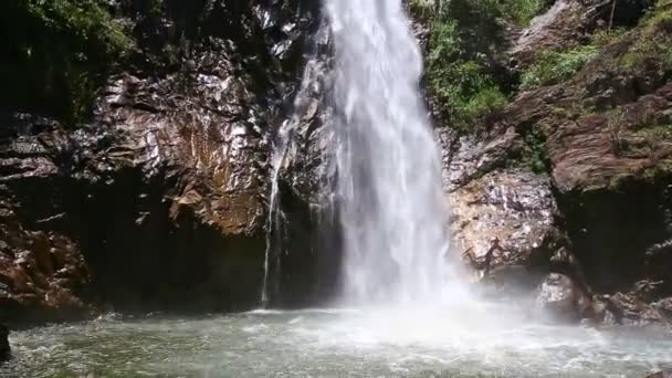 Гірський водоспад — стокове відео
