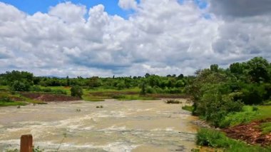 Çayır ile Bulls için geniş fırtınalı Nehri 
