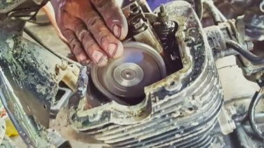 Adam el çek Scooter motor işlemi