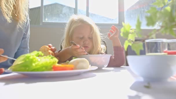 Little girl having breakfast — Stock Video