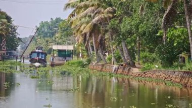 Büyük turist tekne yelken