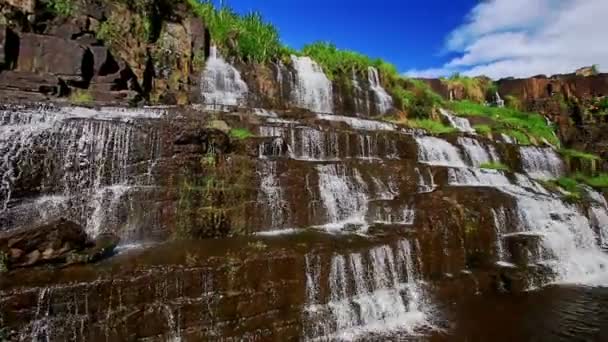 Schöner Wasserfall von Pongour — Stockvideo