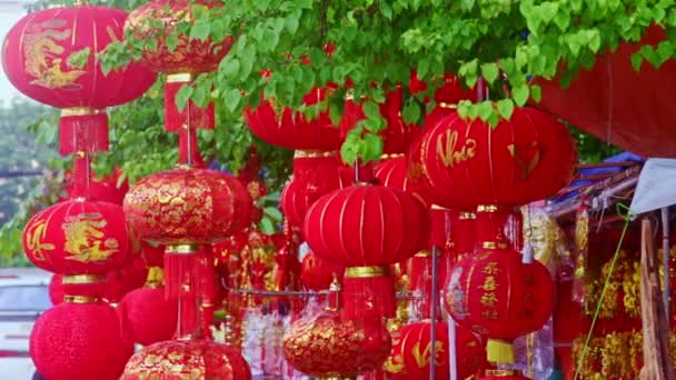 Chinese lanterns on street market — Stock Video
