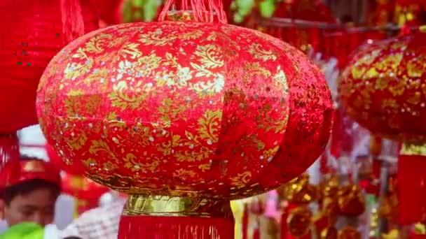 Chinese lanterns on street market — Stock Video
