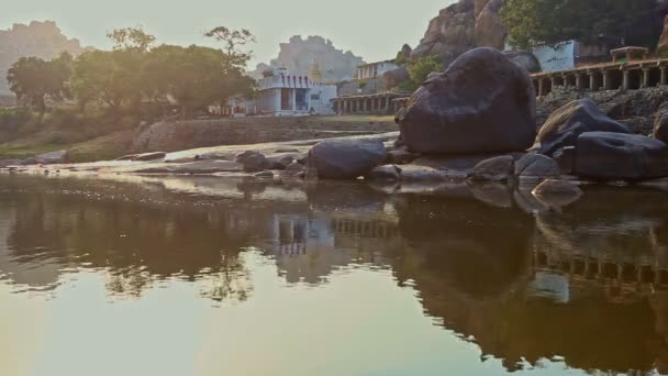 Вид з спокійній річці Індійська місто — стокове відео
