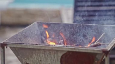 ızgara yangında ahşap sopa yanık 