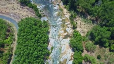 dağ nehir kaya ve şelale çağlayan ile