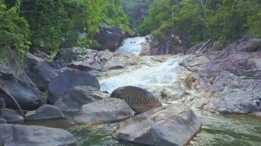 dağ nehir basamaklı şelale 