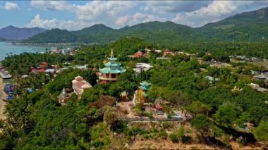 Budist Chua Ngoc oğlu Tapınağı Buda heykelleri ile
