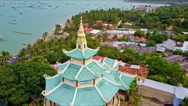 Budist Chua Ngoc oğlu pagoda şehir tarafından — Stok video