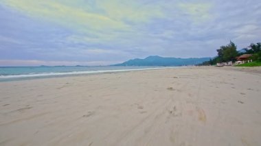 geniş uzun beyaz kum plaj