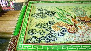 Mozaik Resim, Budist tapınağı girişinde Vietnam