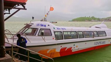 turist motorbot banka iskelede moors